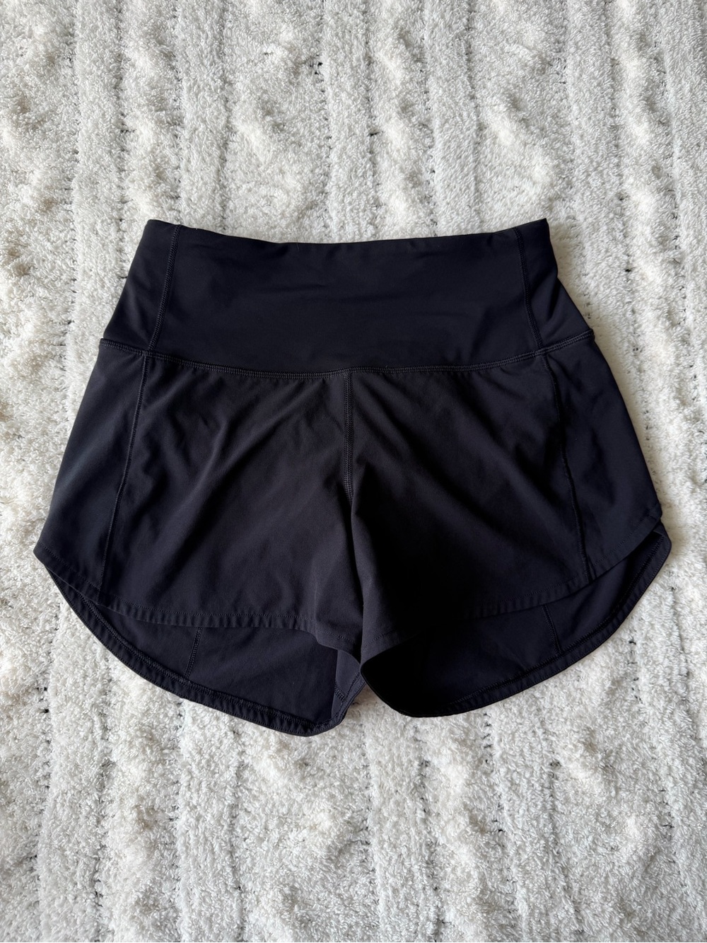Lululemon speed up high rise black shorts 4” size 2